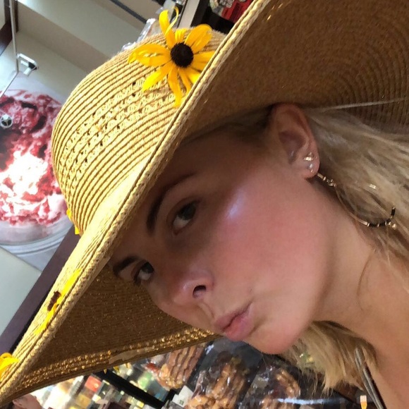 Helllllooooo :) - Picture 4 of 8